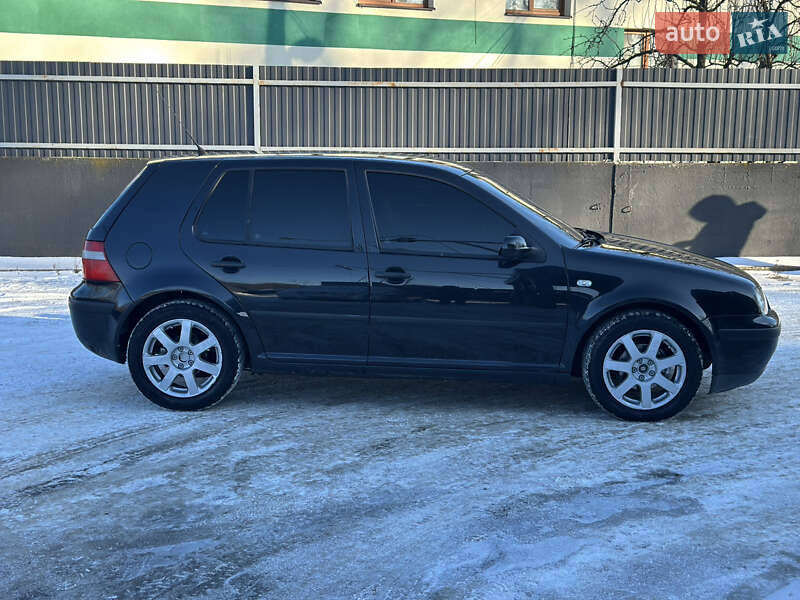 Хетчбек Volkswagen Golf 2003 в Львові