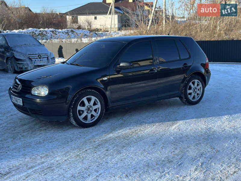 Хетчбек Volkswagen Golf 2003 в Львові