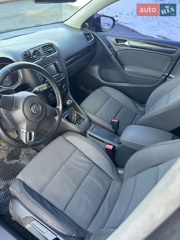 Хетчбек Volkswagen Golf 2012 в Перечині