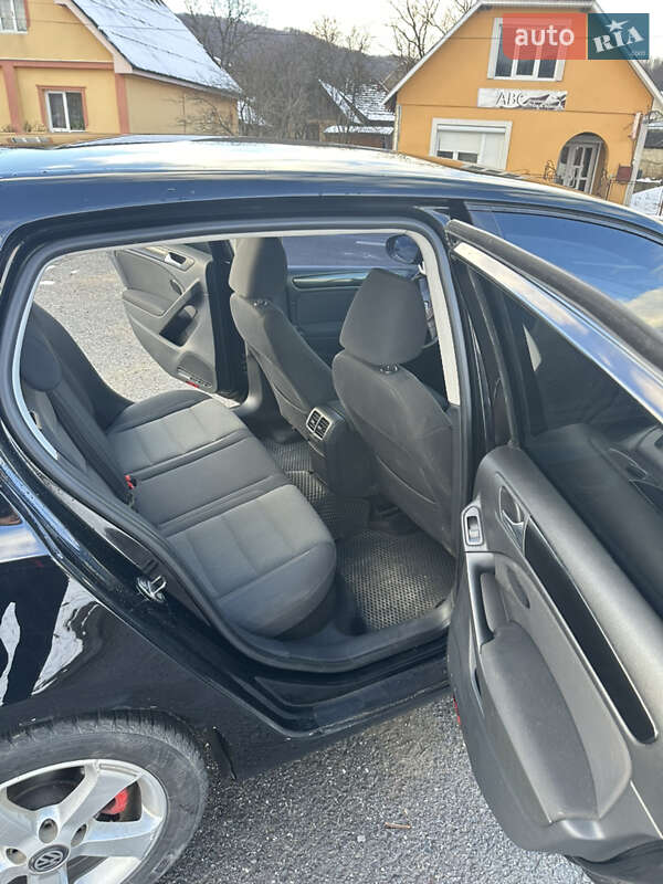 Хетчбек Volkswagen Golf 2012 в Перечині