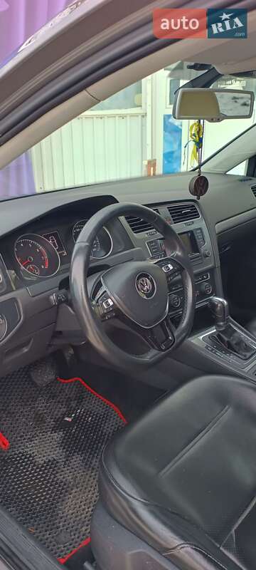 Хетчбек Volkswagen Golf 2012 в Києві