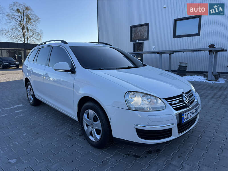Універсал Volkswagen Golf 2009 в Володимирі
