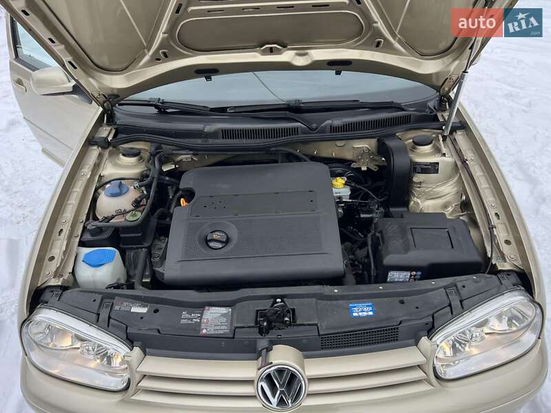 Хетчбек Volkswagen Golf 2003 в Красилові