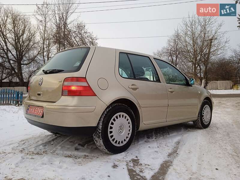 Хетчбек Volkswagen Golf 2003 в Красилові