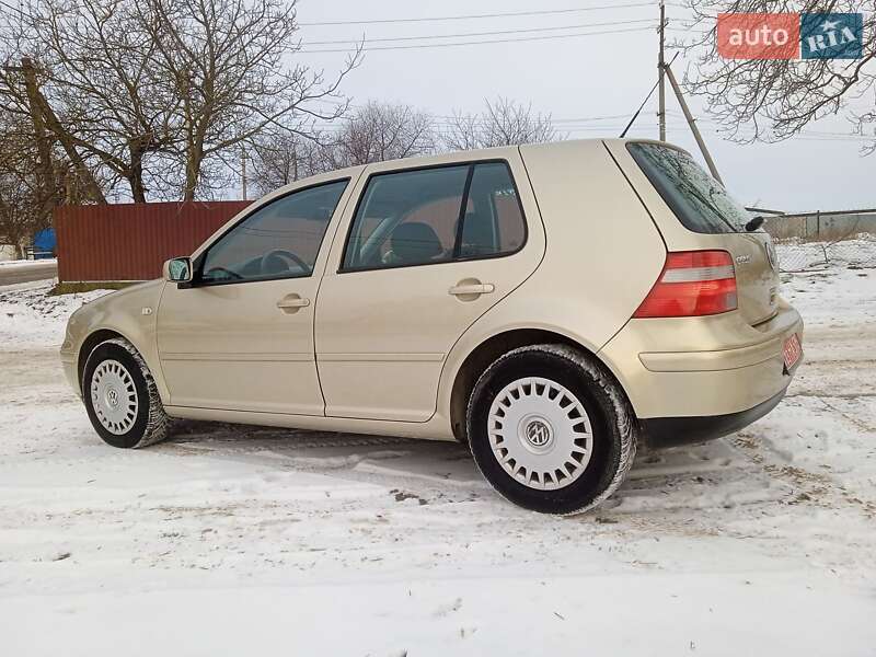 Хетчбек Volkswagen Golf 2003 в Красилові