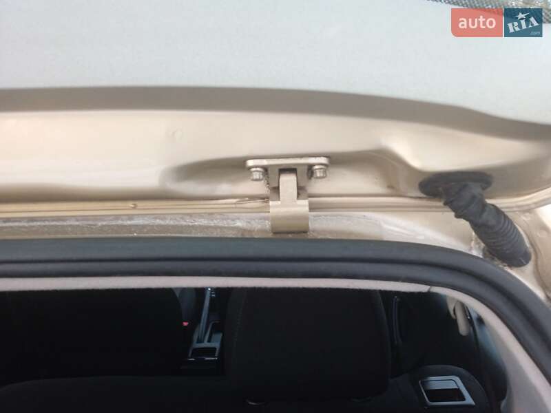 Хетчбек Volkswagen Golf 2003 в Красилові