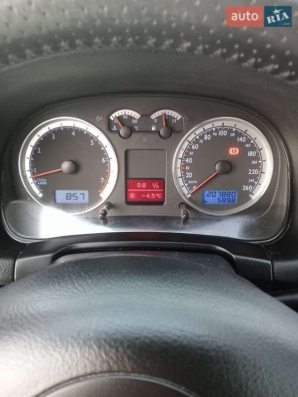 Хетчбек Volkswagen Golf 2003 в Красилові