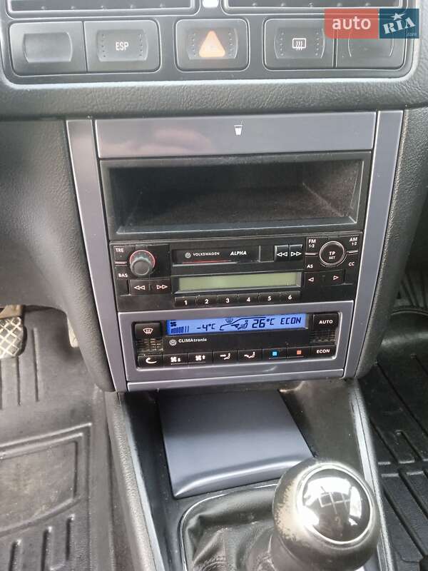 Хетчбек Volkswagen Golf 2003 в Красилові