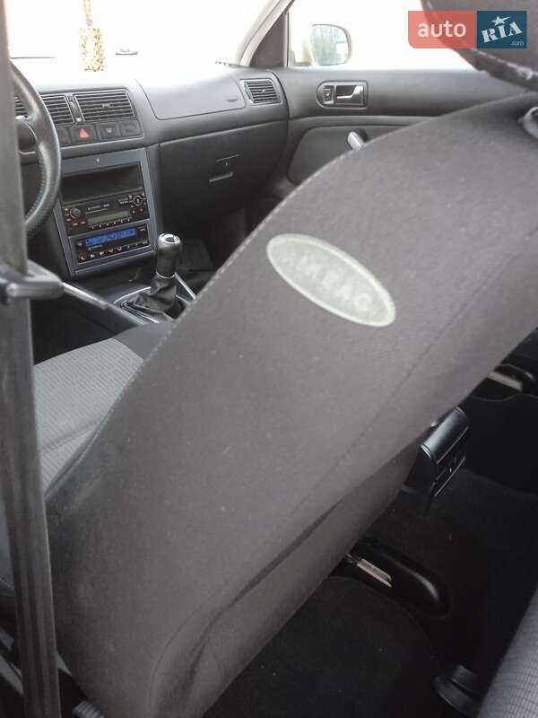 Хетчбек Volkswagen Golf 2003 в Красилові