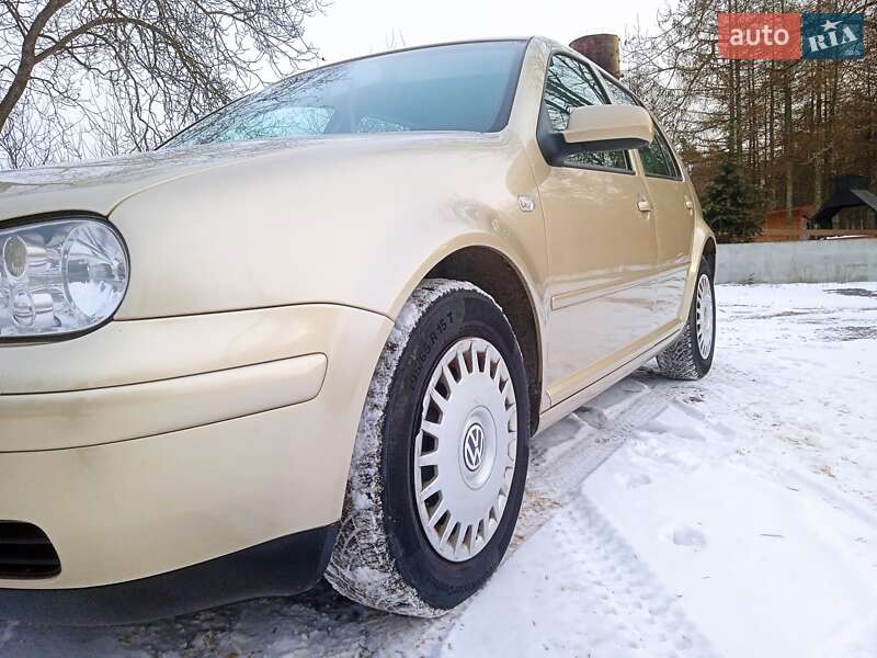 Хетчбек Volkswagen Golf 2003 в Красилові