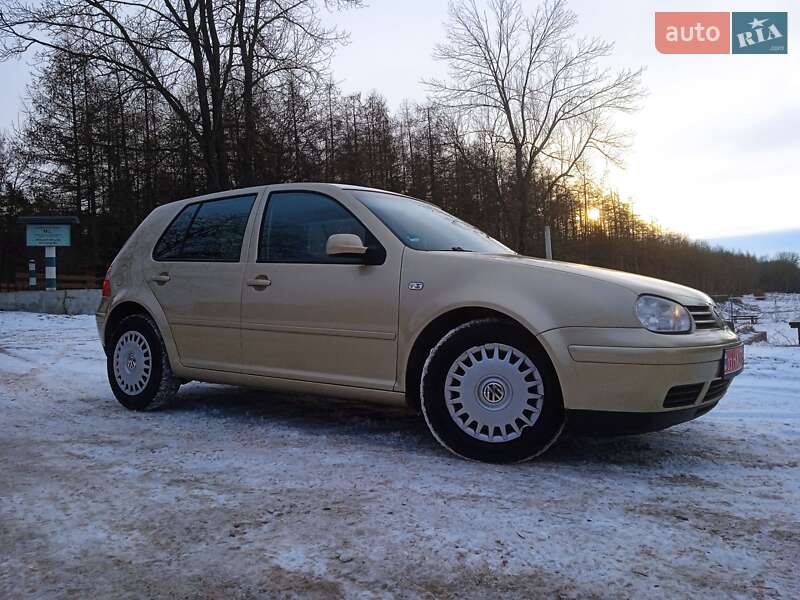 Хетчбек Volkswagen Golf 2003 в Красилові