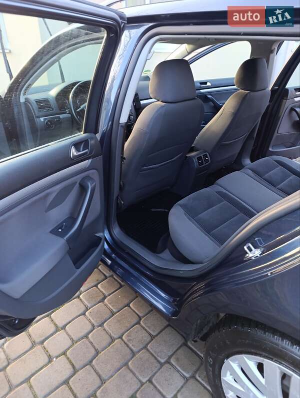 Універсал Volkswagen Golf 2009 в Луцьку