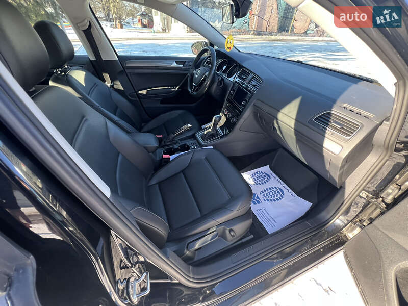 Хетчбек Volkswagen Golf 2019 в Луцьку