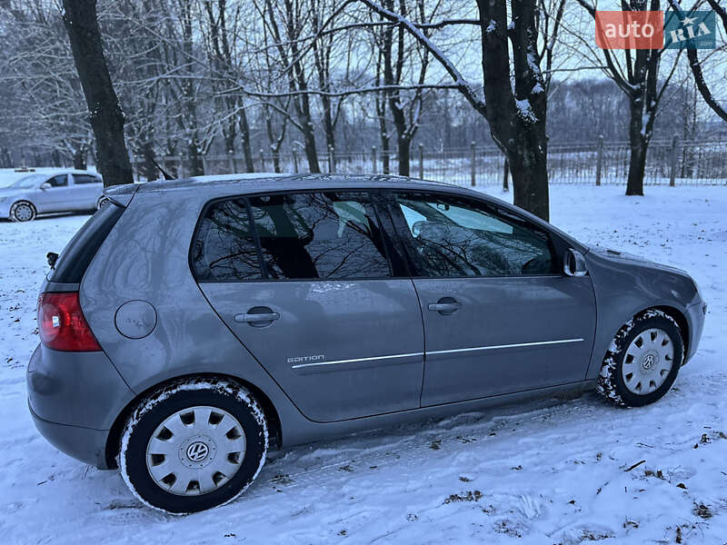 Хетчбек Volkswagen Golf 2008 в Вінниці