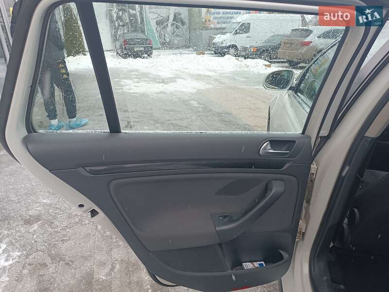 Універсал Volkswagen Golf 2011 в Вінниці