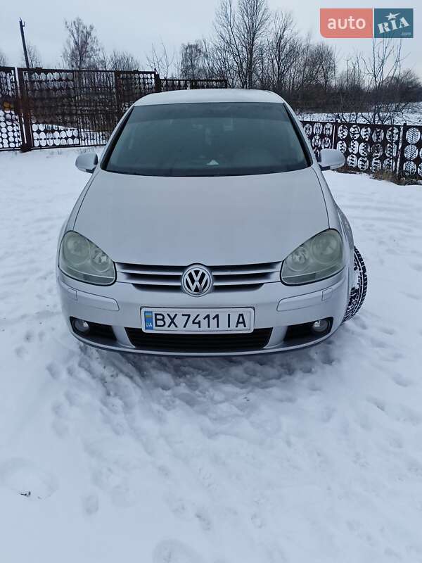 Хетчбек Volkswagen Golf 2004 в Шепетівці