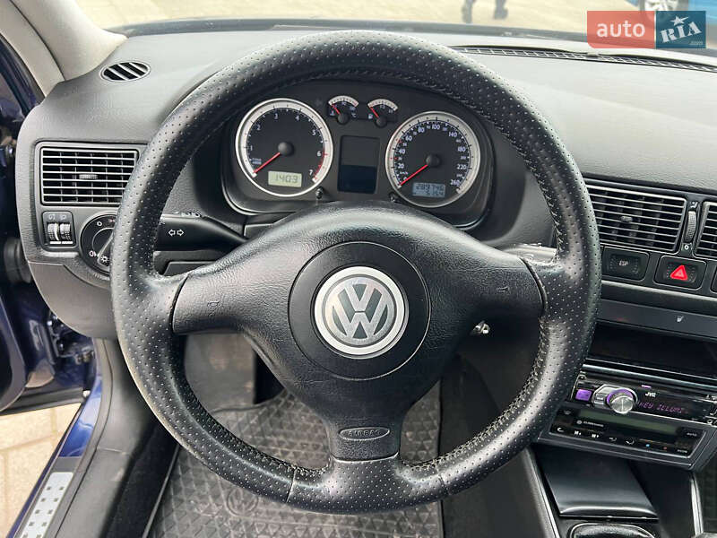 Хетчбек Volkswagen Golf 2003 в Дніпрі