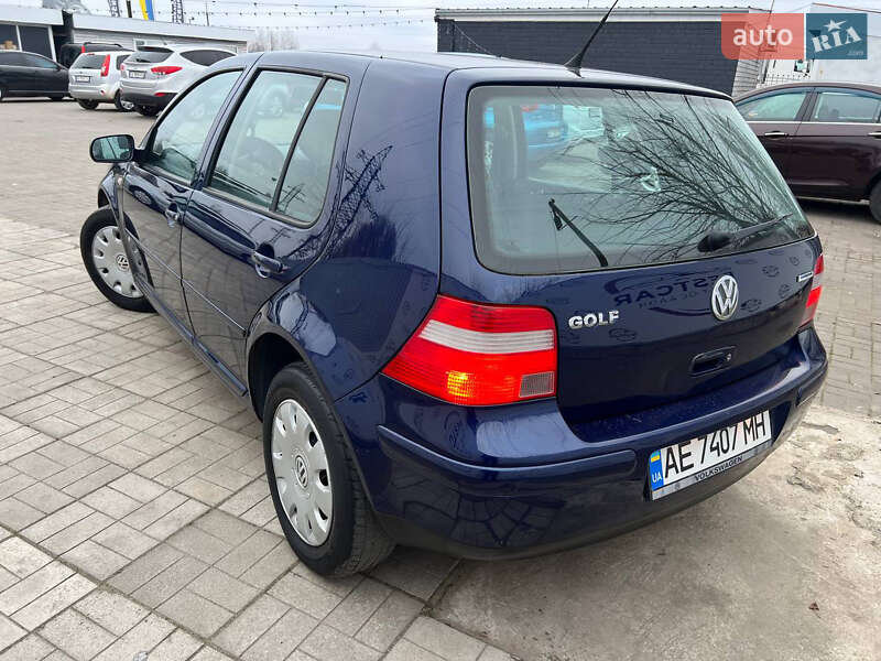 Хетчбек Volkswagen Golf 2003 в Дніпрі