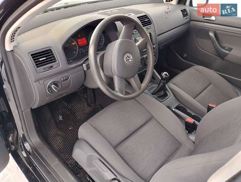 Хетчбек Volkswagen Golf 2005 в Конотопі