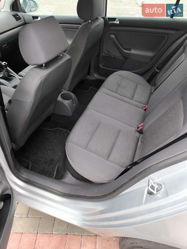 Хетчбек Volkswagen Golf 2006 в Черкасах