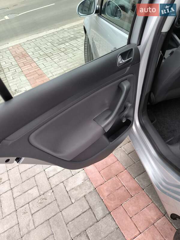 Хетчбек Volkswagen Golf 2006 в Черкасах