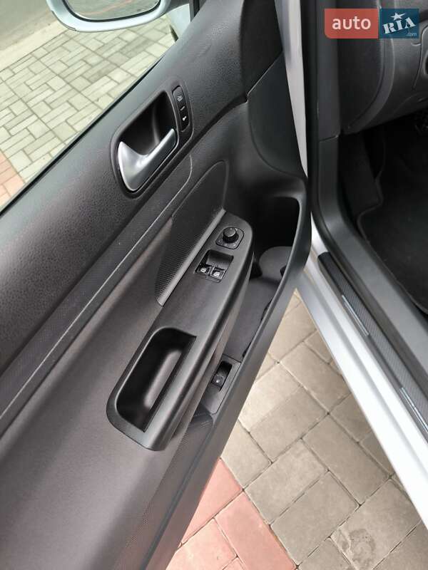 Хетчбек Volkswagen Golf 2006 в Черкасах