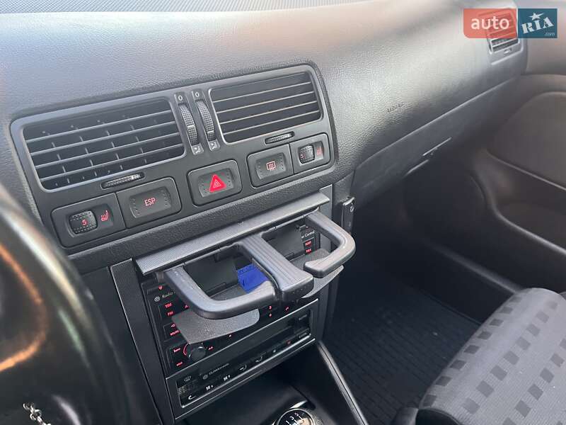 Універсал Volkswagen Golf 2006 в Тернополі