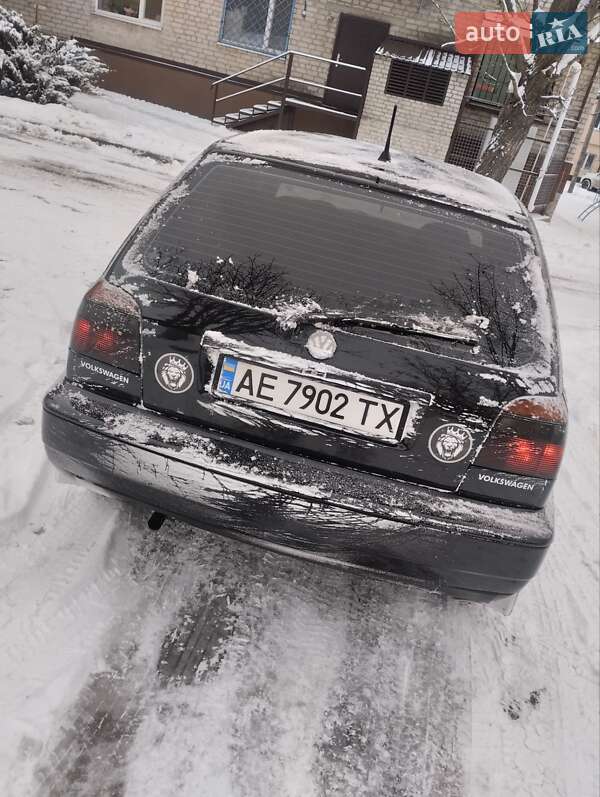 Хетчбек Volkswagen Golf 1996 в Краснокутську