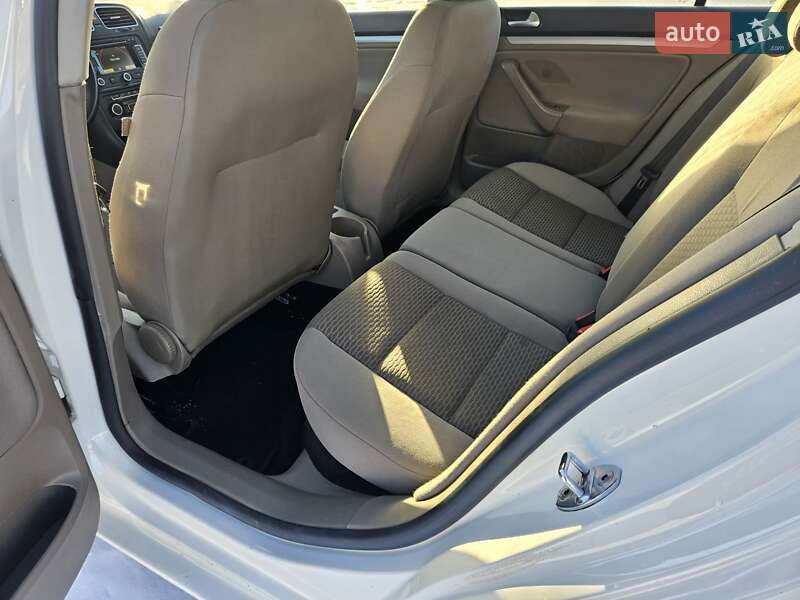 Универсал Volkswagen Golf 2010 в Луцке