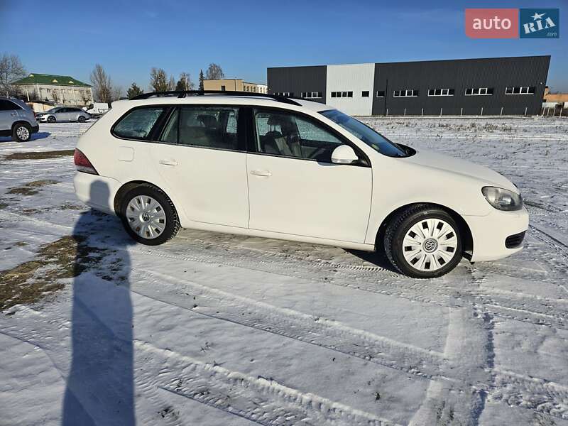 Универсал Volkswagen Golf 2010 в Луцке