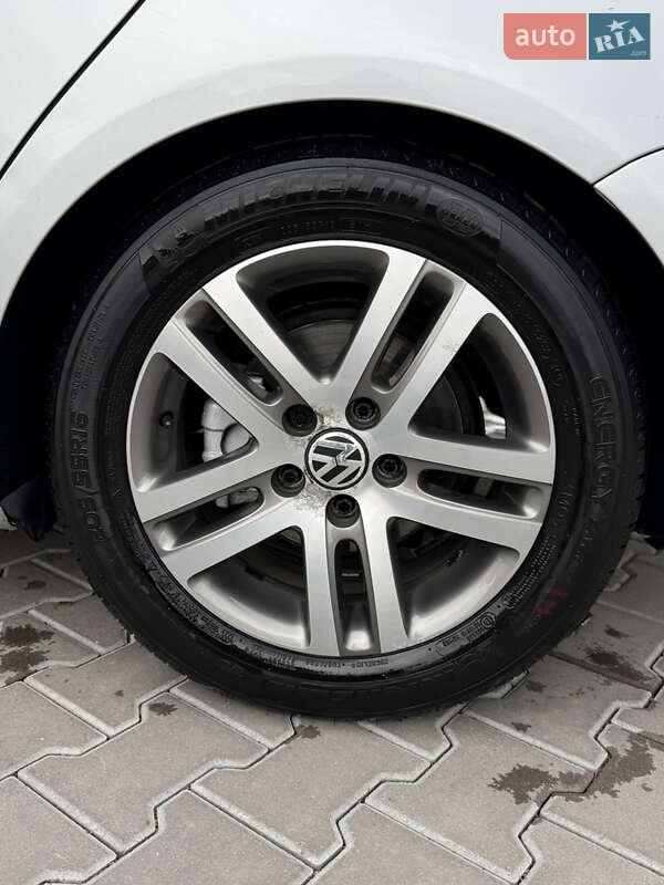 Універсал Volkswagen Golf 2011 в Володимирі