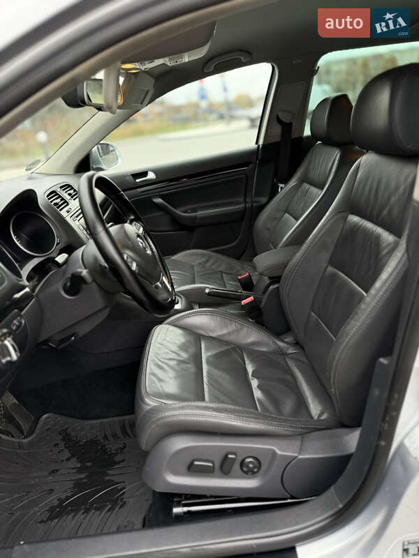 Універсал Volkswagen Golf 2011 в Володимирі