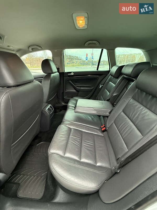 Універсал Volkswagen Golf 2011 в Володимирі