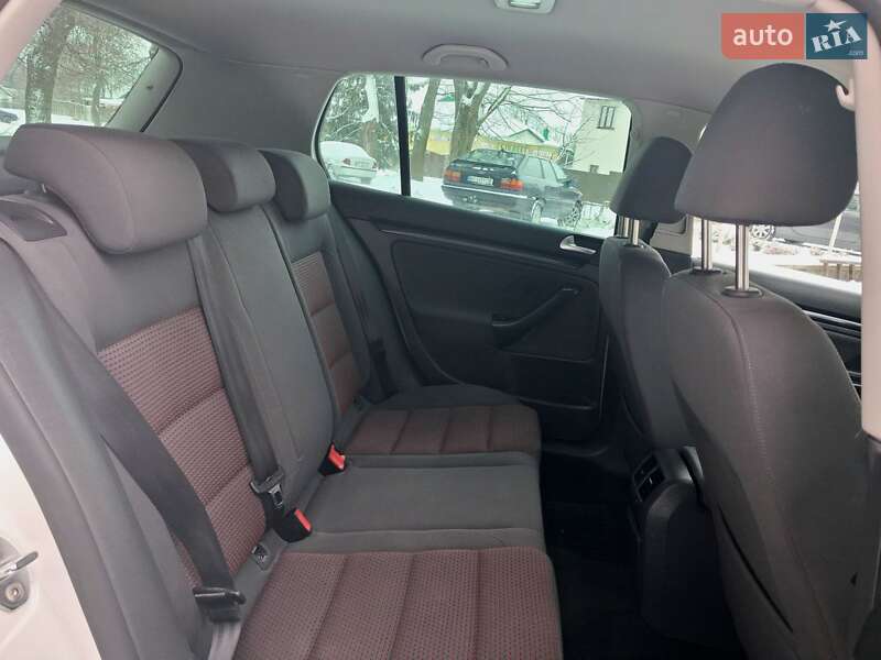 Хэтчбек Volkswagen Golf 2008 в Дубно