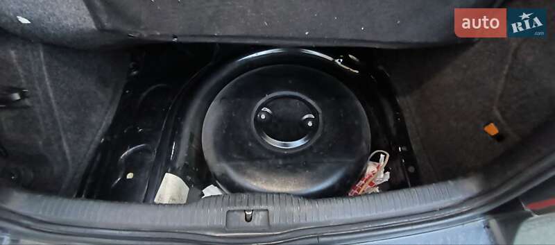 Хэтчбек Volkswagen Golf 2000 в Виннице