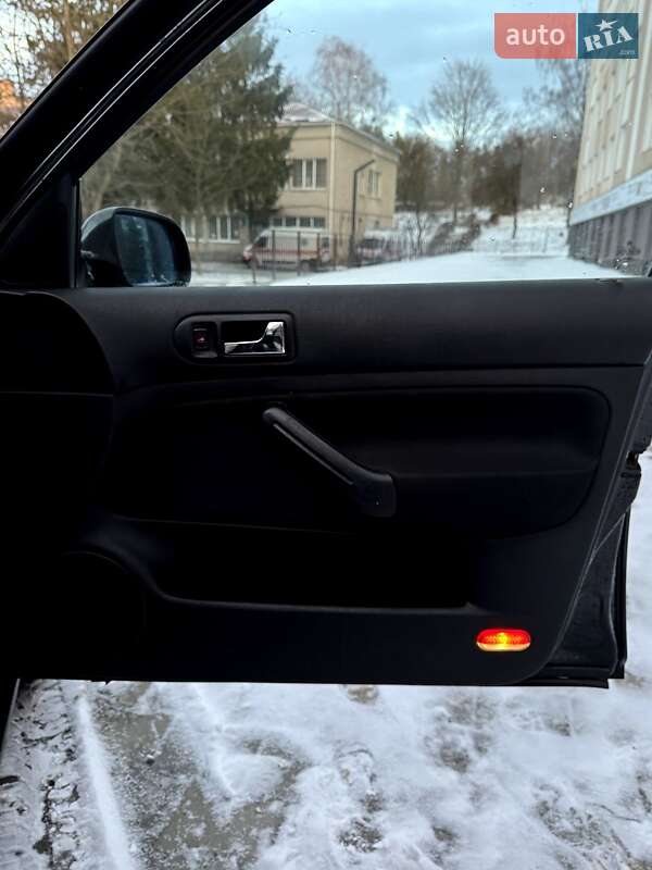 Хэтчбек Volkswagen Golf 2001 в Горохове