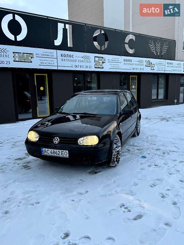 Хэтчбек Volkswagen Golf 2001 в Горохове