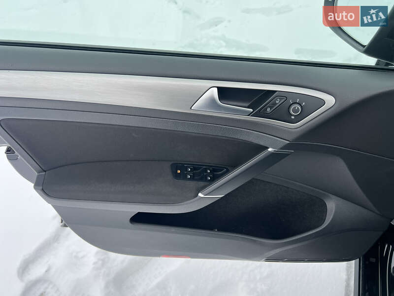 Універсал Volkswagen Golf 2015 в Луцьку