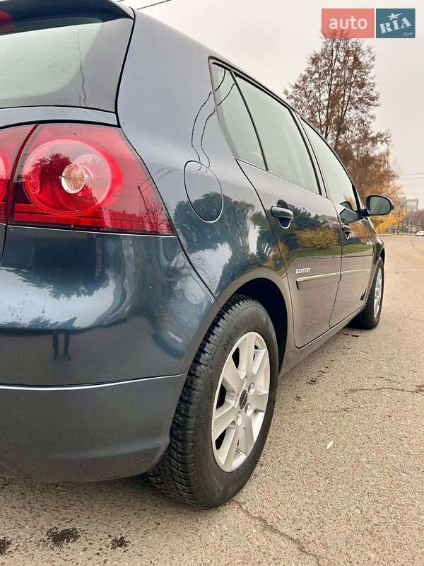 Хэтчбек Volkswagen Golf 2008 в Луцке