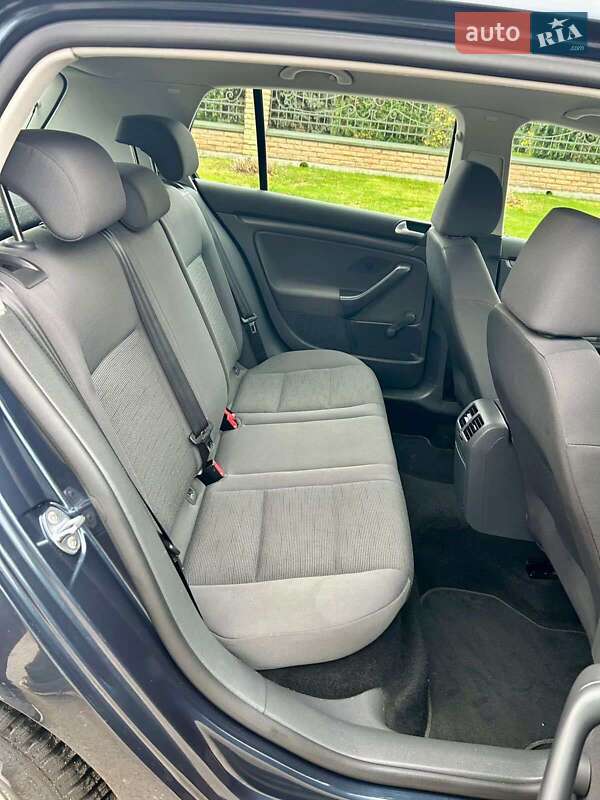 Хэтчбек Volkswagen Golf 2008 в Луцке