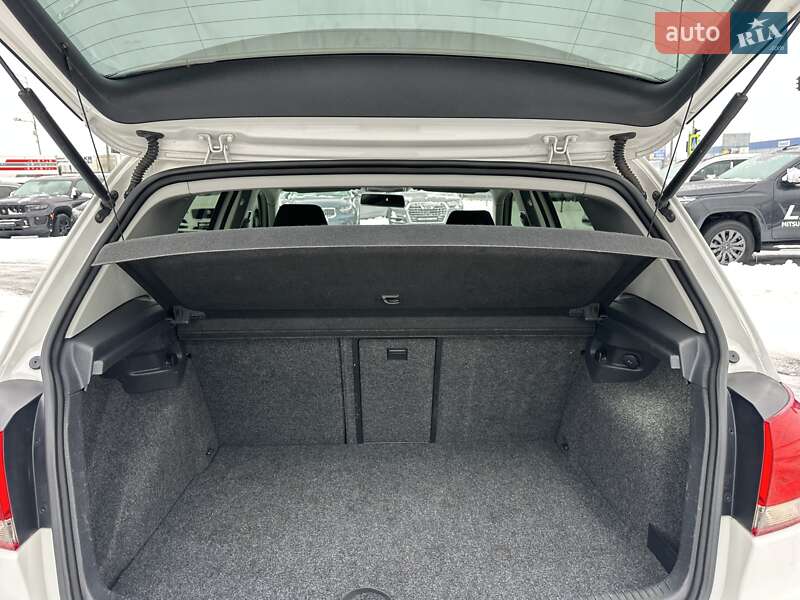 Хетчбек Volkswagen Golf 2012 в Києві