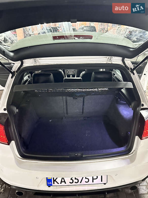 Хэтчбек Volkswagen Golf 2010 в Киеве