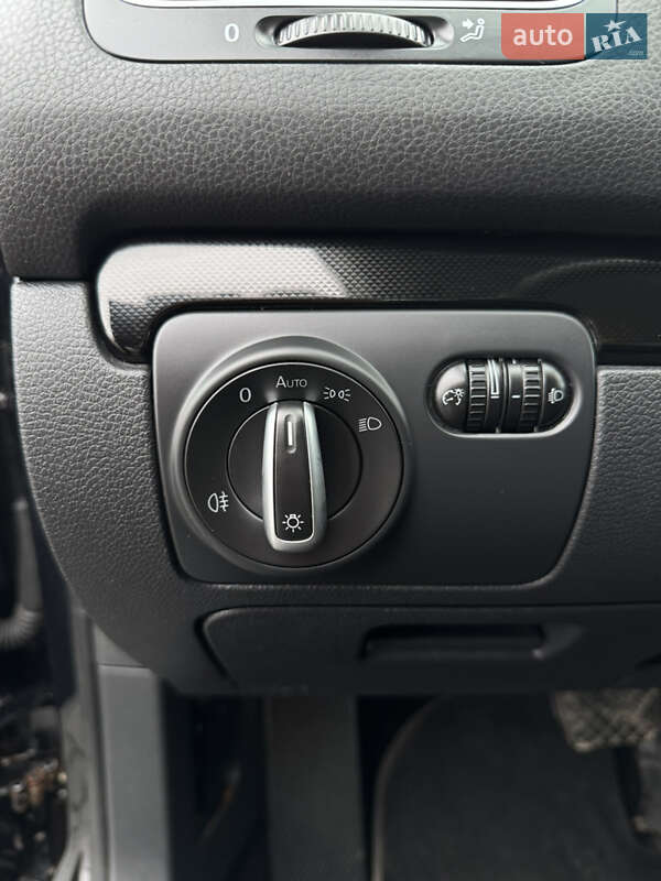 Хэтчбек Volkswagen Golf 2009 в Владимире