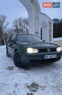 Хетчбек Volkswagen Golf 2001 в Острозі