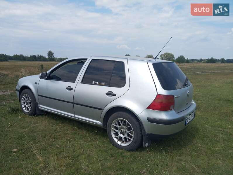 Універсал Volkswagen Golf 2000 в Сумах