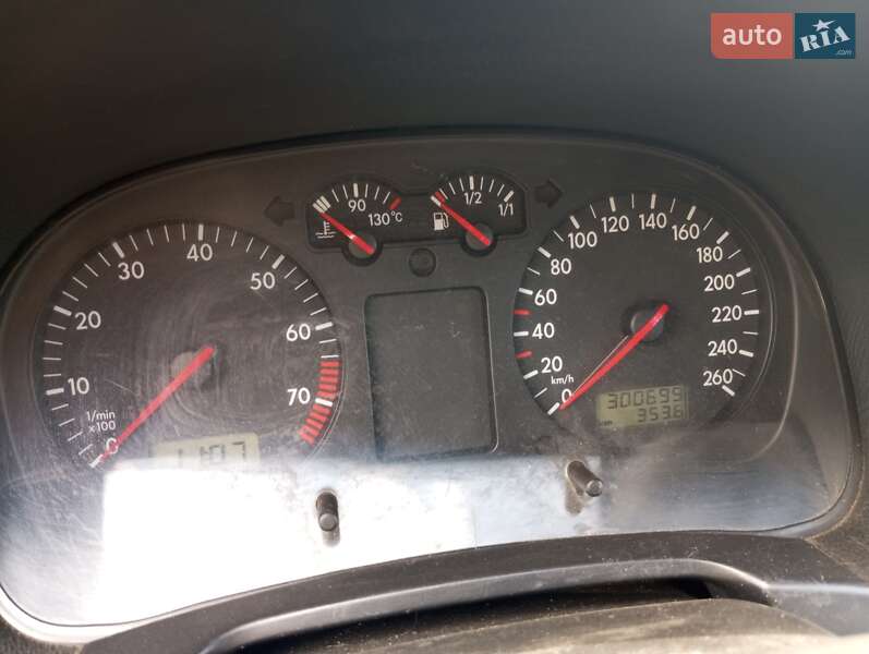 Універсал Volkswagen Golf 2000 в Сумах