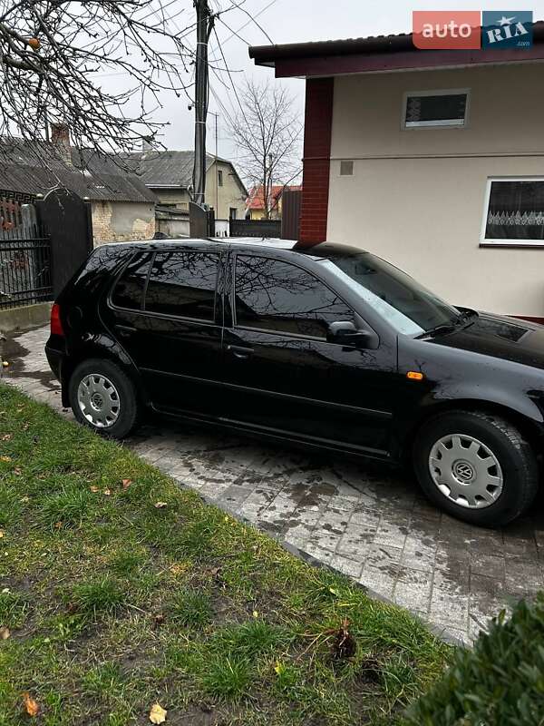 Хэтчбек Volkswagen Golf 1998 в Жовкве