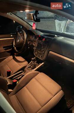 Хэтчбек Volkswagen Golf 2005 в Вышгороде