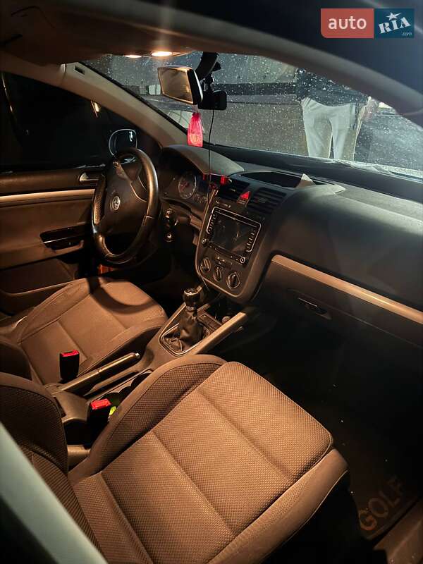 Хэтчбек Volkswagen Golf 2005 в Вышгороде