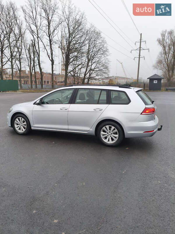 Универсал Volkswagen Golf 2018 в Чернигове